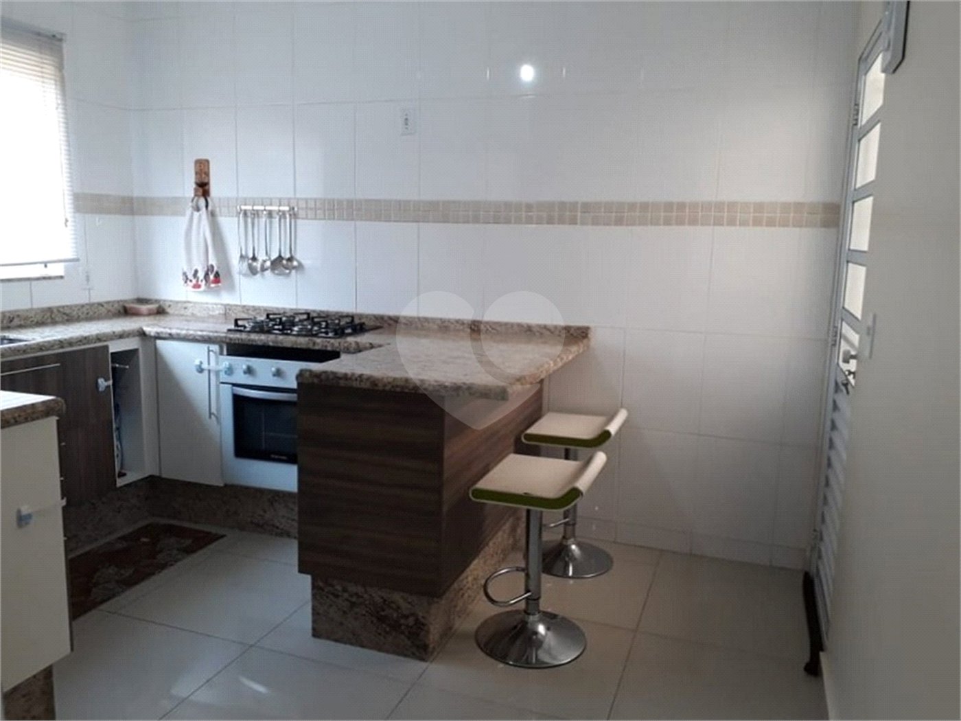 Casa à venda com 3 quartos, sendo 1 suíte, no condomínio Horto Florestal II, Sorocaba - SP