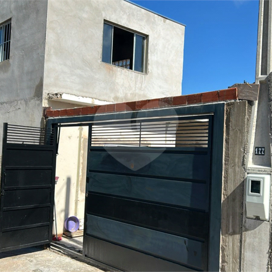 Sobrado á venda no bairro Vila Celina.