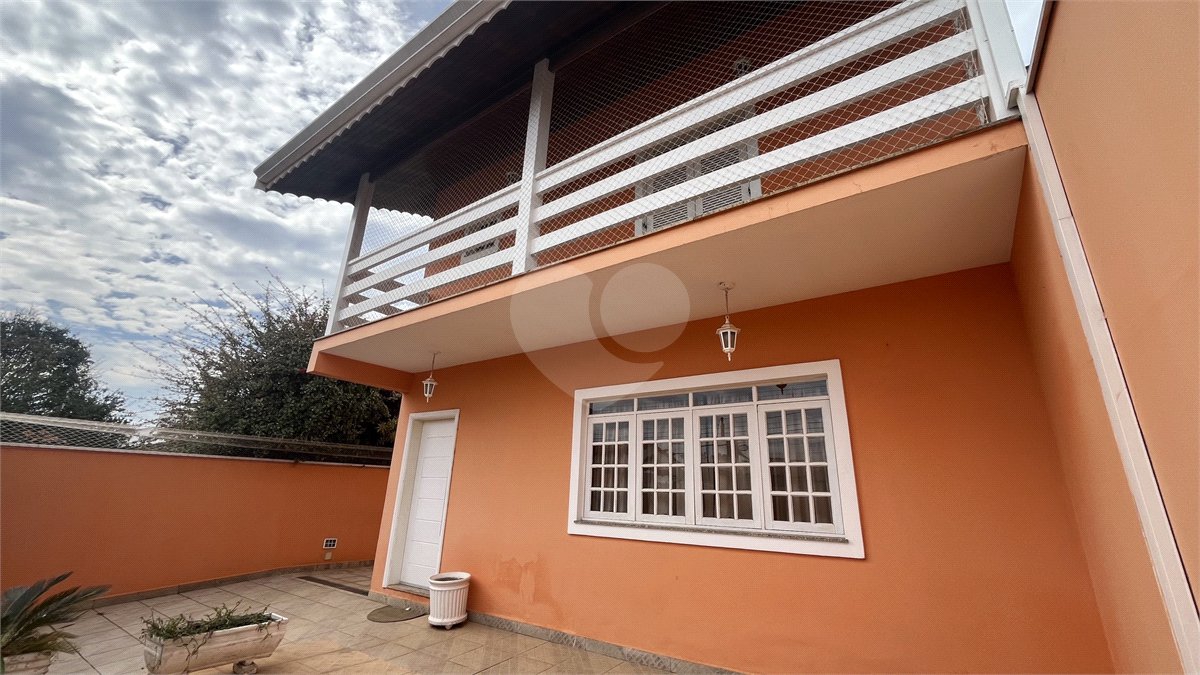 Sobrado à venda ou para alugar com 4 quartos, sendo 2 suítes, em Jardim Terceiro Centenário, Atibaia, SP