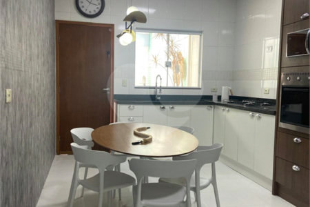Sobrado à venda com 3 quartos, sendo 1 suíte,  em Vila Pires, Santo André, SP