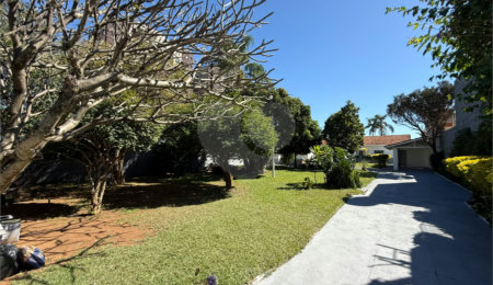 Casa Térrea à venda ou para alugar com 2 suítes em Alvinópolis, Atibaia, SP