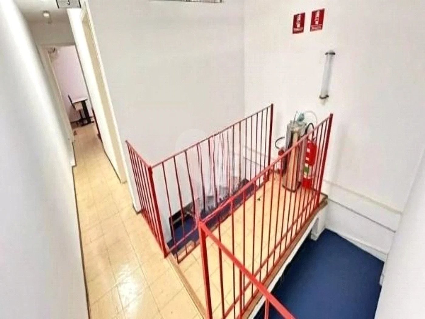 Prédio comercial com 322m², 8 salas, 3 banheiros, à venda no bairro Santo Antônio, São Caetano do Sul