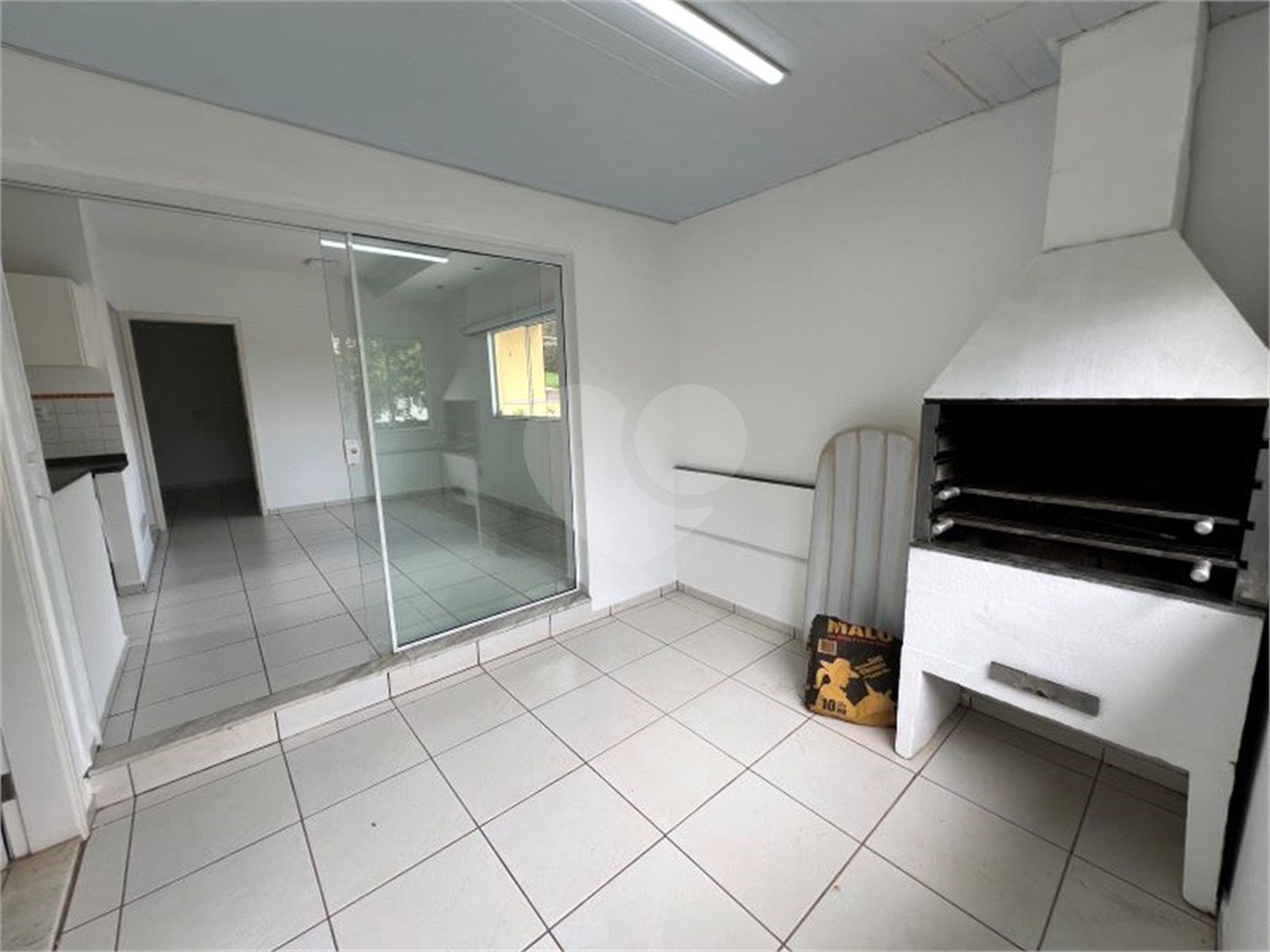 Casa à venda ou para alugar com 4 quartos, sendo 3 suítes, no condomínio Estância Marambaia, Vinhedo - SP