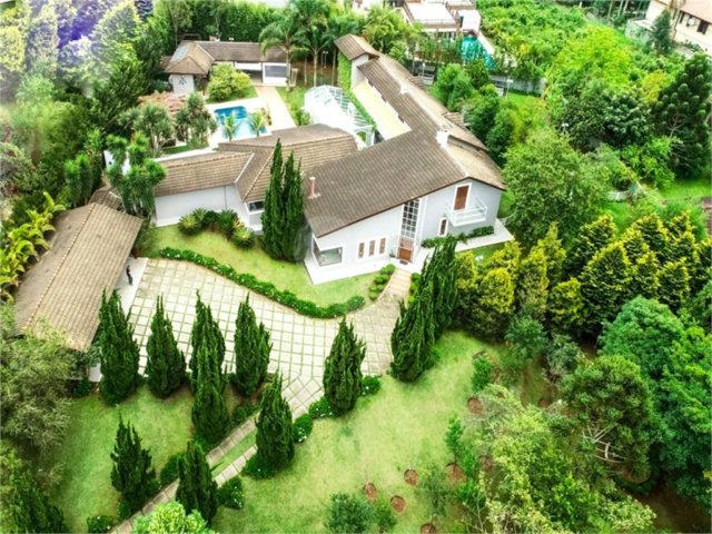 Casa à venda com 5 suítes no condomínio Suíça da Cantareira, Mairiporã - SP