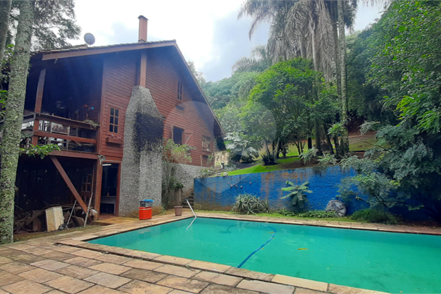 Casa à venda com 4 quartos, sendo 2 suítes, no condomínio Associação Reserva das Hortênsias, Mairiporã - SP