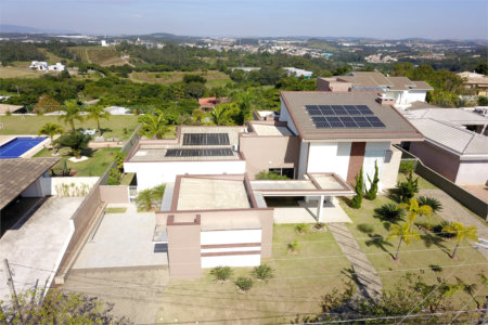 Casa à venda com 4 quartos, sendo 2 suítes, no condomínio Residencial Jardim Primavera, Louveira - SP