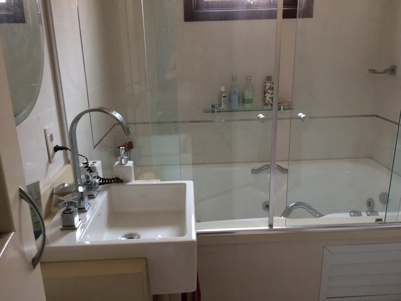 Casa à venda com 3 quartos, sendo 1 suíte, no condomínio Greenland, São Paulo - SP