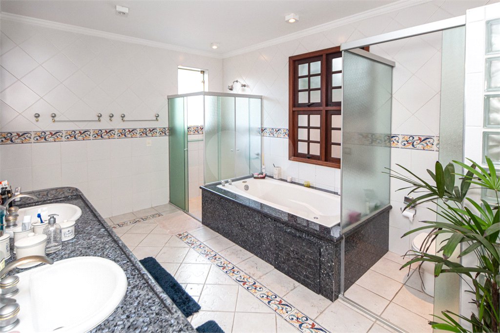 Sobrado à venda com 4 quartos, sendo 2 suítes, em Alto da Boa Vista, São Paulo, SP