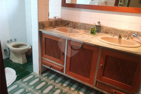 Casa à venda com 4 quartos, sendo 1 suíte, em Interlagos, São Paulo, SP