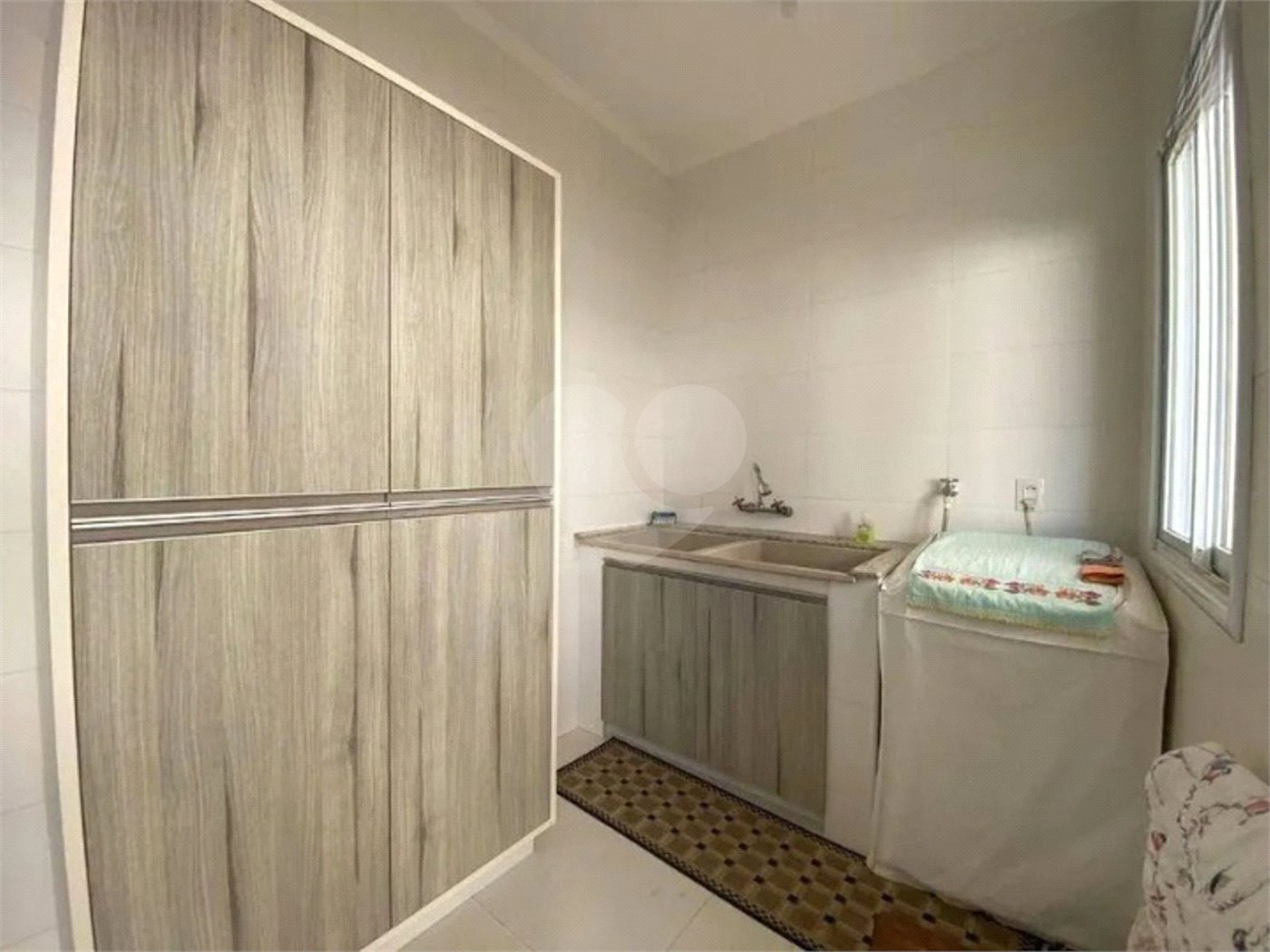 Casa à venda com 4 suítes no condomínio Ipê Velho, Vinhedo - SP