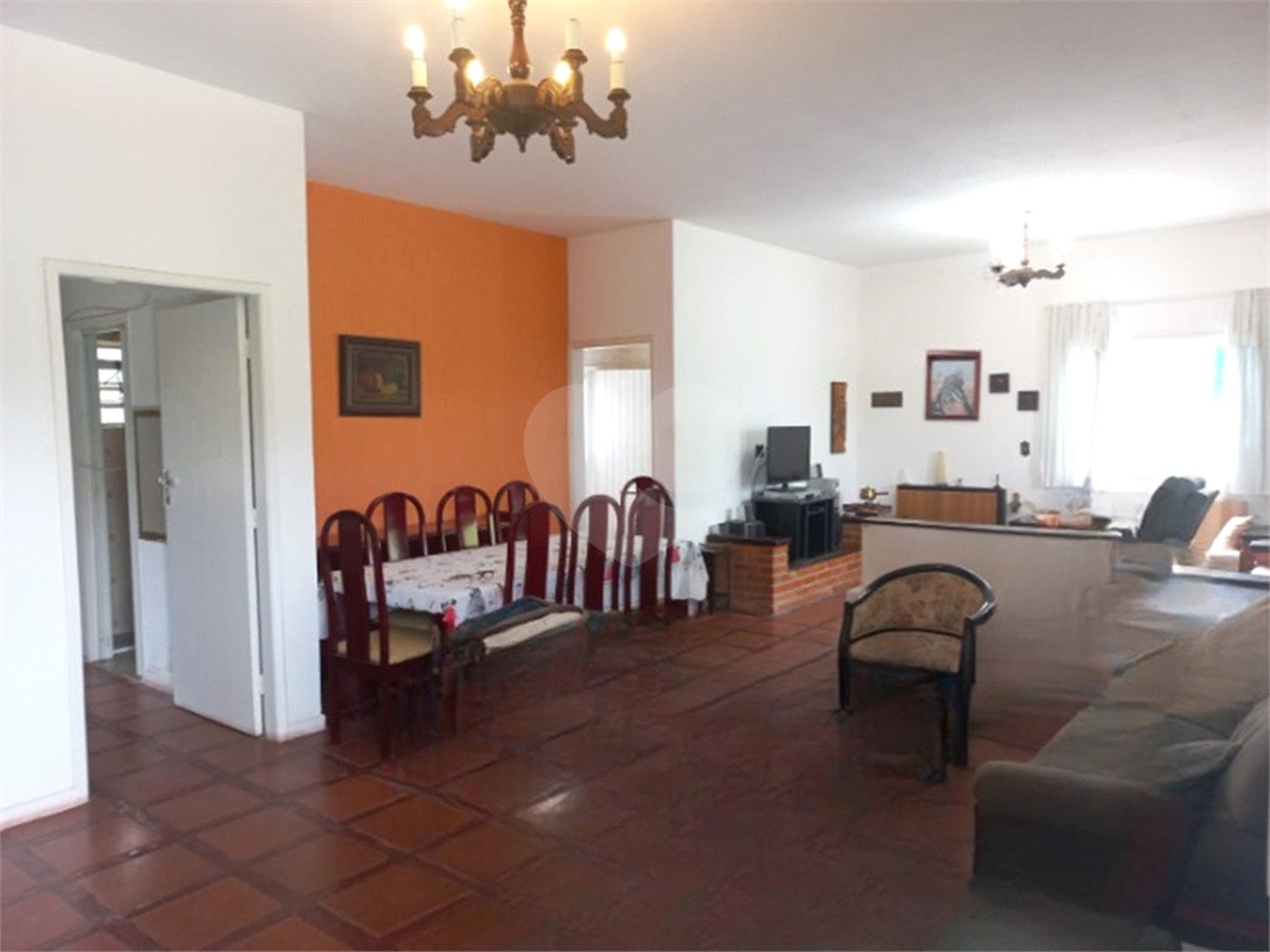 Casa à venda com 4 quartos, sendo 2 suítes, no condomínio Residencial Ypeville, Mairiporã - SP