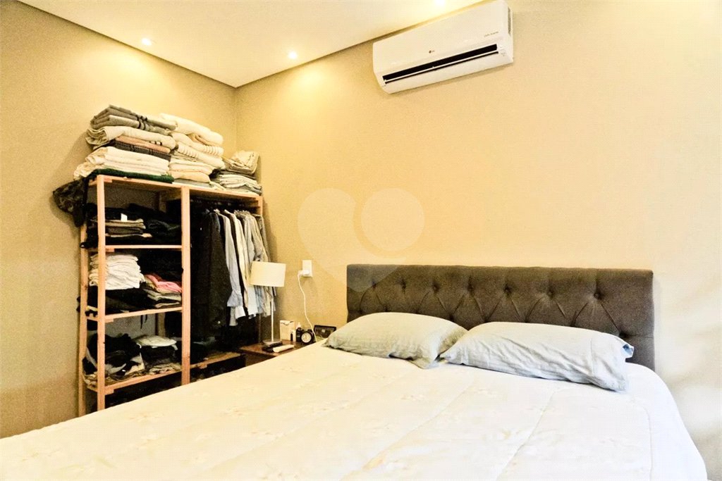 Sobrado à venda com 2 quartos, sendo 1 suíte, em Vila dos Remédios, São Paulo, SP