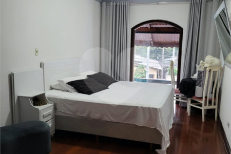 Casa à venda com 4 quartos, sendo 2 suítes,  em Vila Bela Flor, Mogi das Cruzes, SP