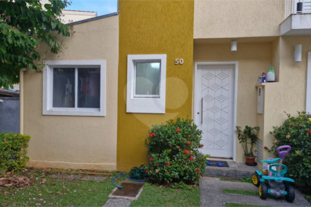 Casa à venda com 3 quartos, sendo 1 suíte,  no condomínio Moradas do Horto, São Paulo - SP