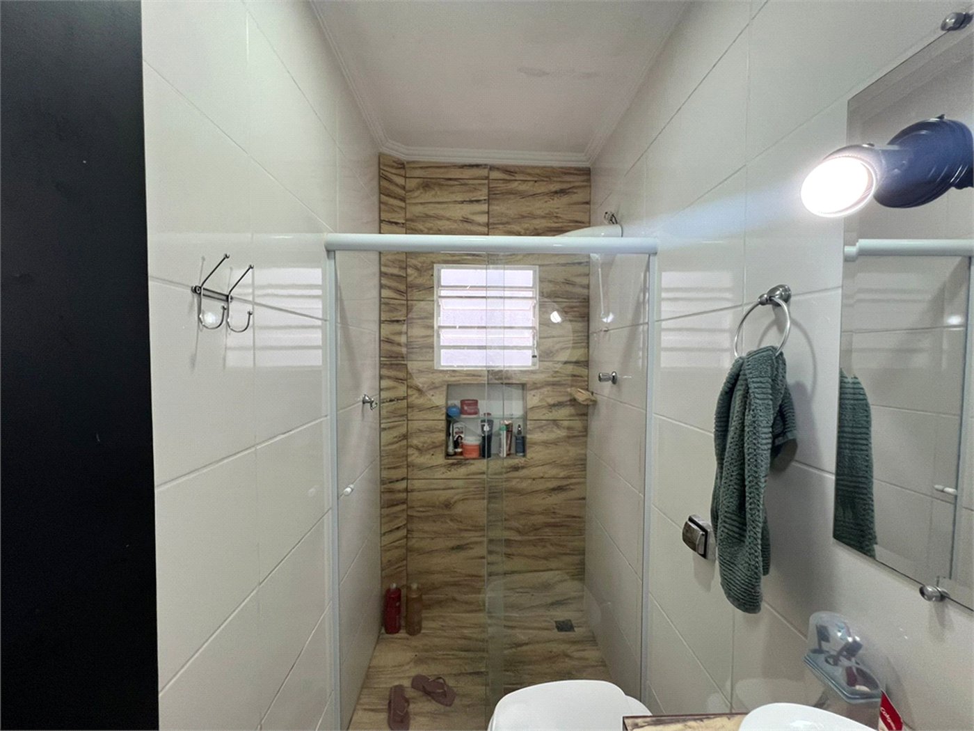 Sobrado à venda com 3 quartos, sendo 1 suíte, em Lopes de Oliveira, Sorocaba, SP