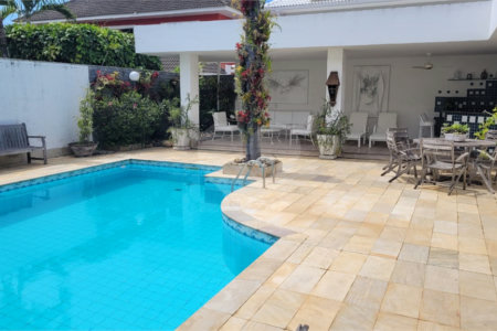 Casa à venda com 4 quartos, sendo 2 suítes, no condomínio Crystal Lake, Rio de Janeiro - RJ