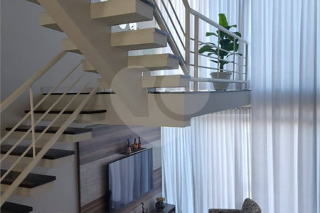 Sobrado à venda com 4 quartos, sendo 3 suítes, em Residencial Novo Horizonte I, Mogi das Cruzes, SP