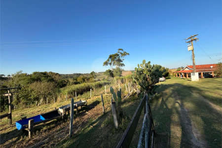 Sítio à venda com 3 quartos, sendo 1 suíte,  em Canta Galo, Itapetininga, SP