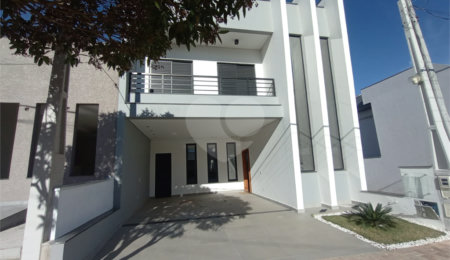 Casa à venda com 3 quartos, sendo 1 suíte,  no condomínio Lago dos Ipês, Itapetininga - SP