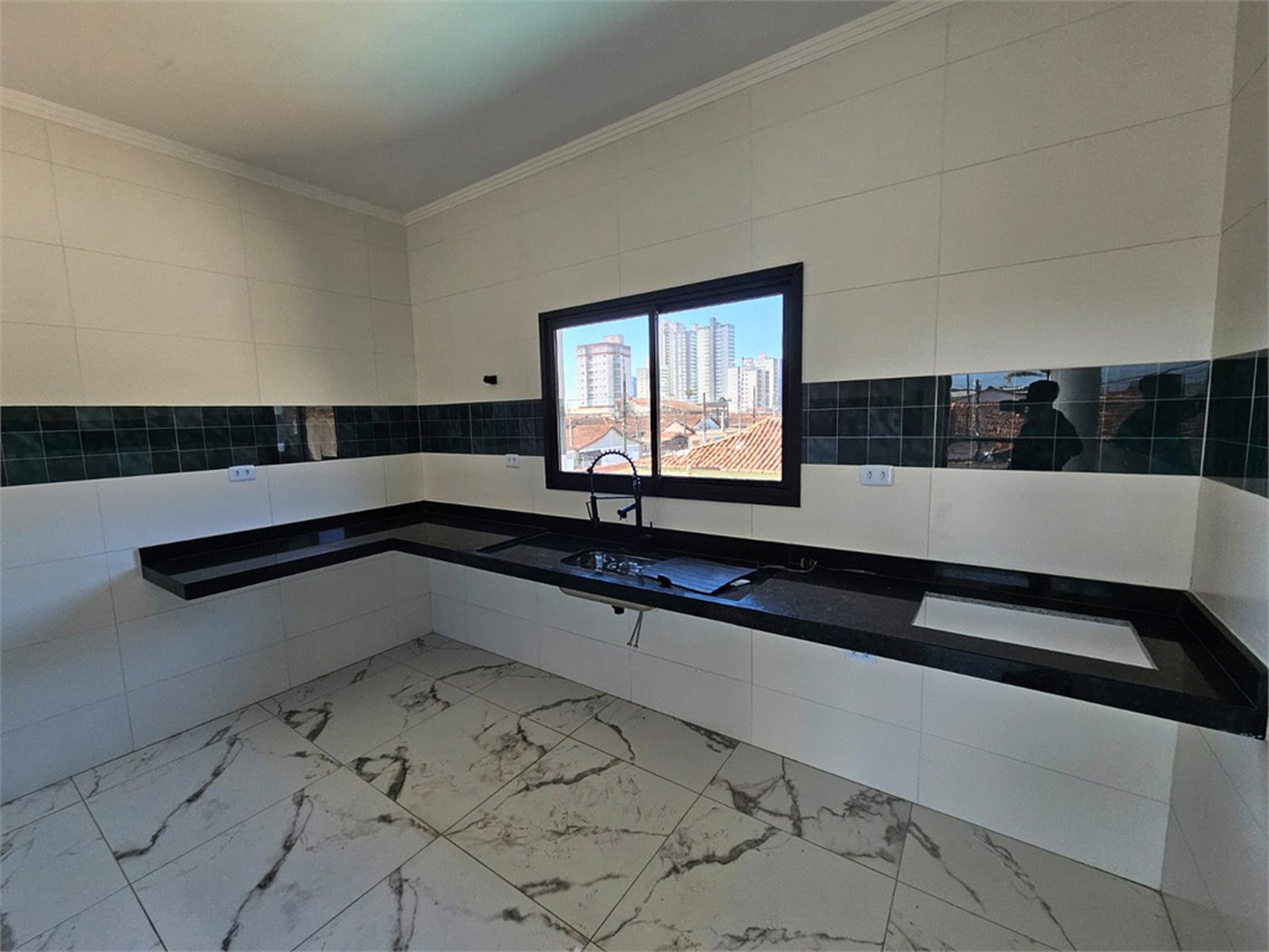 Casa à venda com 3 quartos, sendo 1 suíte, em Maracanã, Praia Grande, SP
