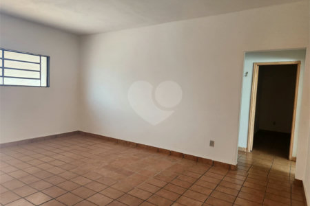 Casa à venda com 2 quartos no Centro, Araraquara, SP