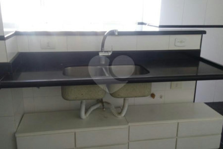 Apartamento à venda com 3 quartos, sendo 1 suíte,  em Campo Belo, São Paulo, SP