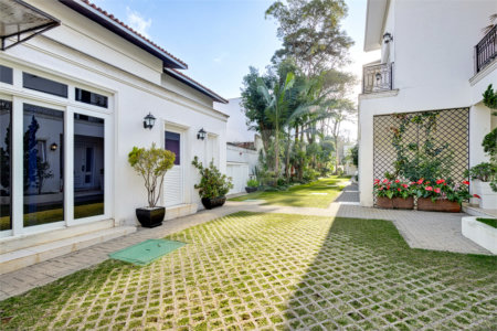 Casa à venda com 4 suítes no condomínio Solar Andaluz, São Paulo - SP