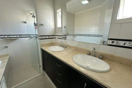 Casa à venda com 3 suítes no condomínio Recanto dos Paturis, Vinhedo - SP