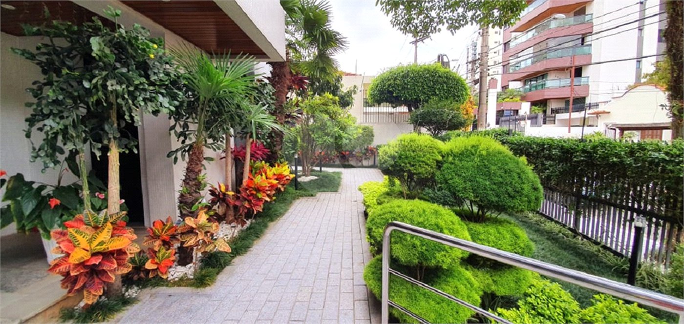 Apartamento à venda no Planalto Paulista de 147m² com 3 suítes e 3 vagas.