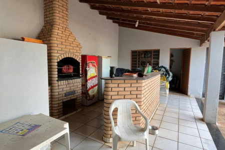 Casa à venda com 3 quartos, sendo 1 suíte,  em Jardim Primaveril, Três Lagoas, MS