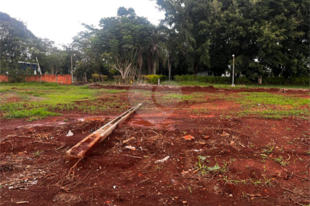 Terreno à venda com 3 quartos, sendo 1 suíte, em Vila Carolina, Itapetininga, SP