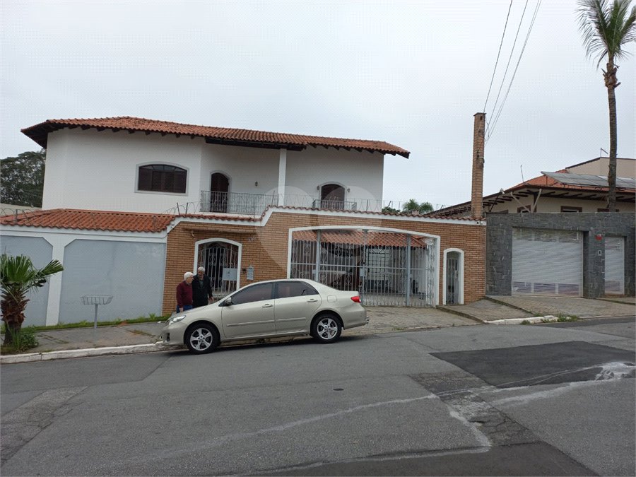 Sobrado à venda ou para alugar com 4 quartos, sendo 1 suíte,  em Barro Branco (zona Norte), São Paulo, SP