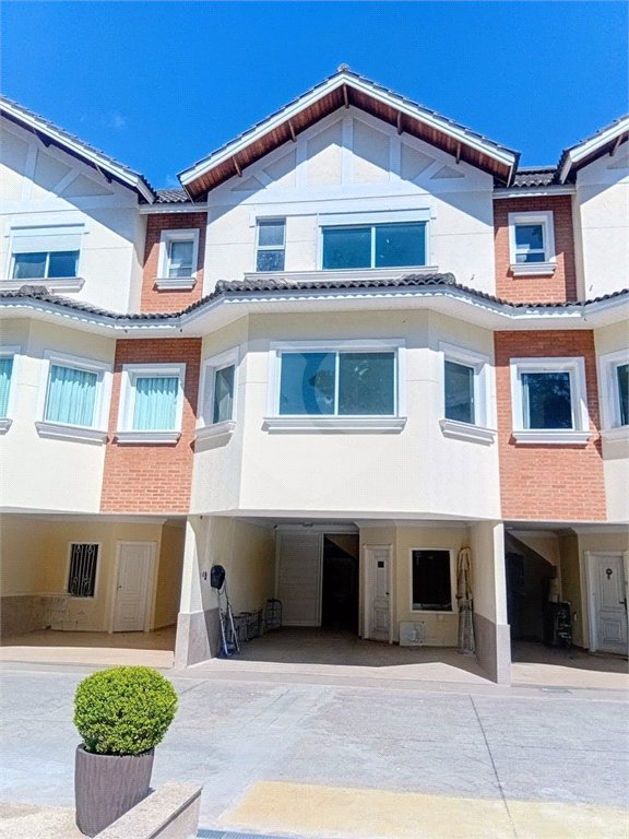 Casa à venda com 3 suítes no condomínio Residencial Jd. Floresta, São Paulo - SP