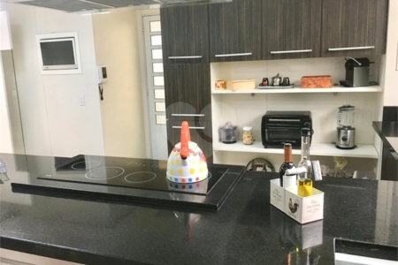 Sobrado à venda com 4 quartos, sendo 3 suítes, em Brooklin, São Paulo, SP