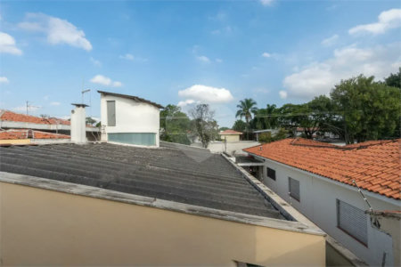Casa a venda no Planalto Paulista, 2 suítes, 4 vagas, 230 m², quintal e localização privilegiada