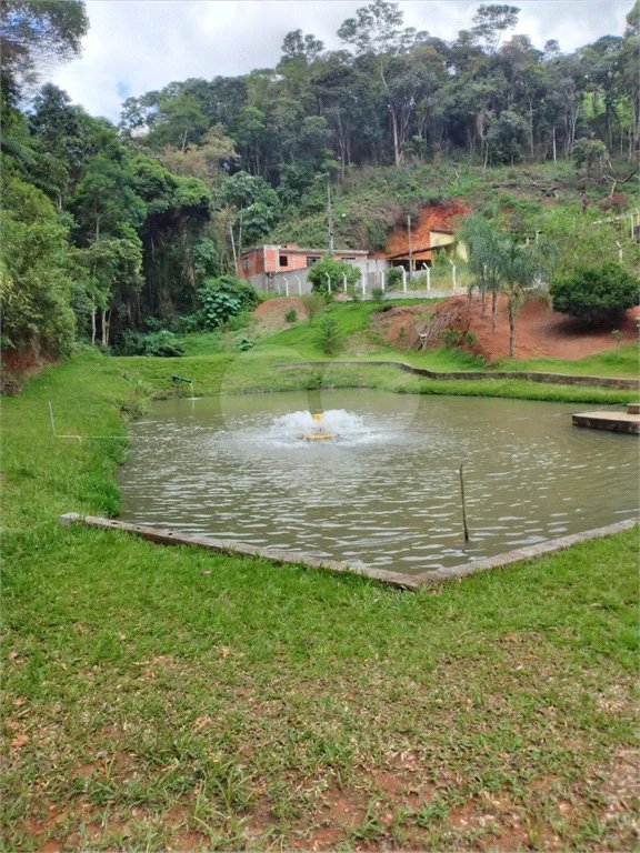 Vende-se chácara com lago Nazare Paulista com 3.000 m²