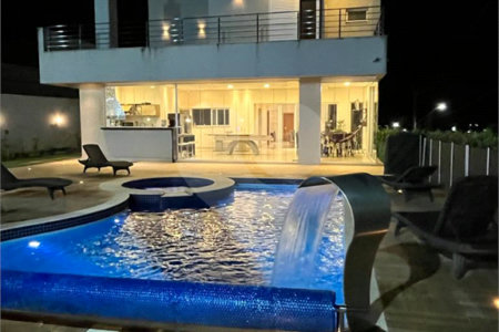 Casa à venda com 4 suítes no condomínio Figueira Garden, Atibaia - SP
