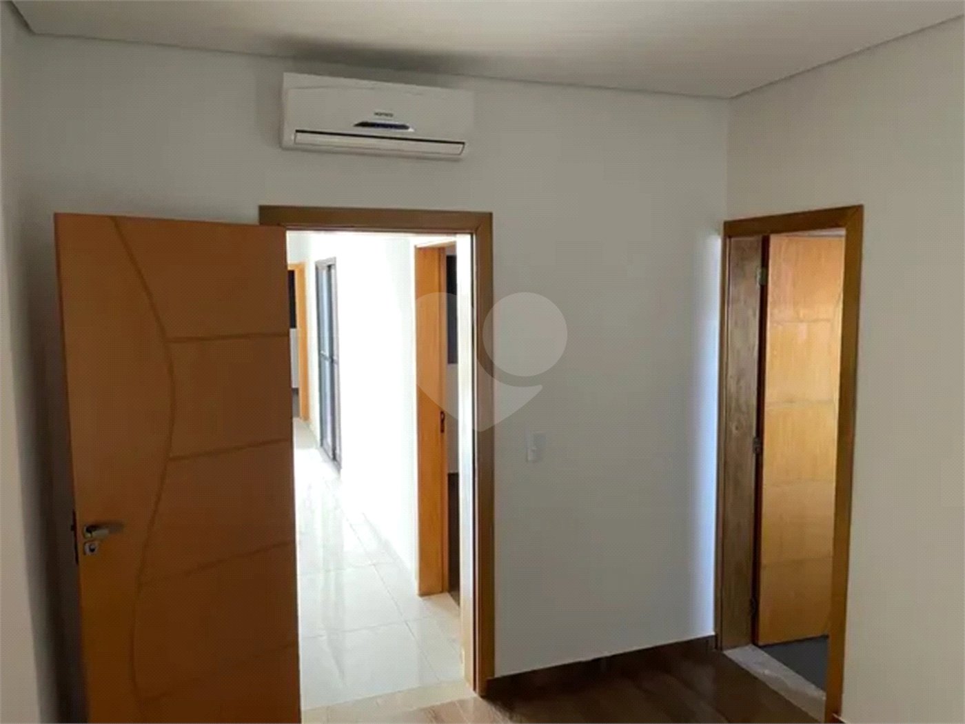 Casa à venda com 3 quartos, sendo 1 suíte, no condomínio Horto Florestal Villagio, Sorocaba - SP