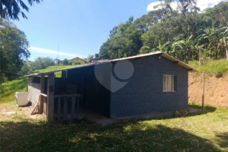 Sítio à venda com 5 quartos, sendo 1 suíte,  em Área Rural de Tapiraí, Tapiraí, SP