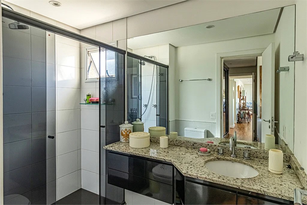 Apartamento à venda com 3 quartos, sendo 1 suíte,  em Pinheiros, São Paulo, SP