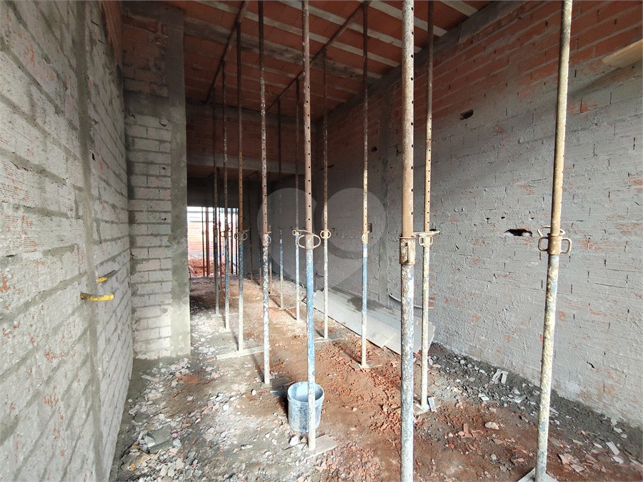Casa à venda com 3 quartos, sendo 1 suíte, no condomínio Lago dos Ipês, Itapetininga - SP