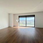 Apartamento T2 à venda em Águas Santas, Maia, Portugal – Varanda e garagem