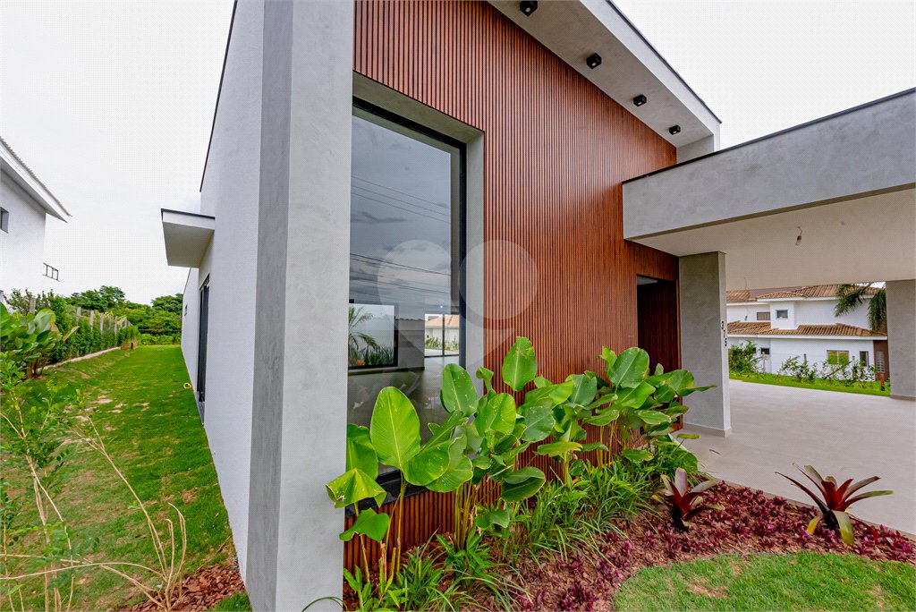 Casa à venda com 3 suítes no condomínio Village Saint Charbel, Araçoiaba da Serra - SP
