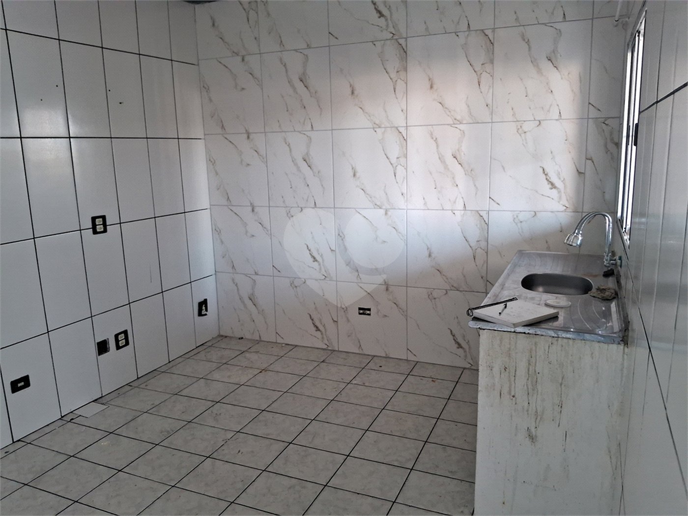 Sobrado à venda com 10 quartos, sendo 1 suíte, em Parque Ramos Freitas, São Paulo, SP