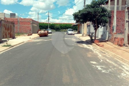 Terreno com 160,00 m² de área total.