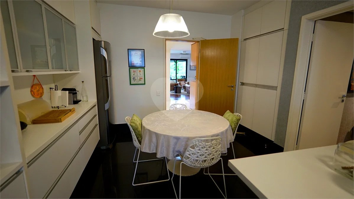 Apartamento à venda com 4 quartos, sendo 3 suítes, em Santo Amaro, São Paulo, SP