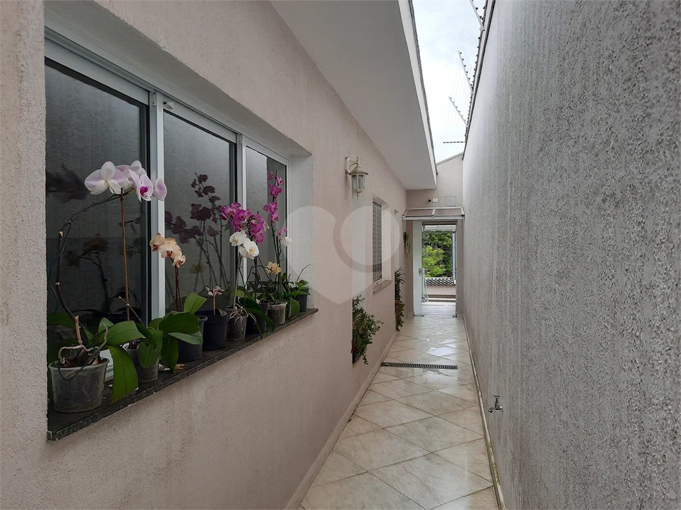 casa térrea na Vila Romana, 07 vagas de garagem, 4 quartos,, sendo 1 suíte amplo quintal.