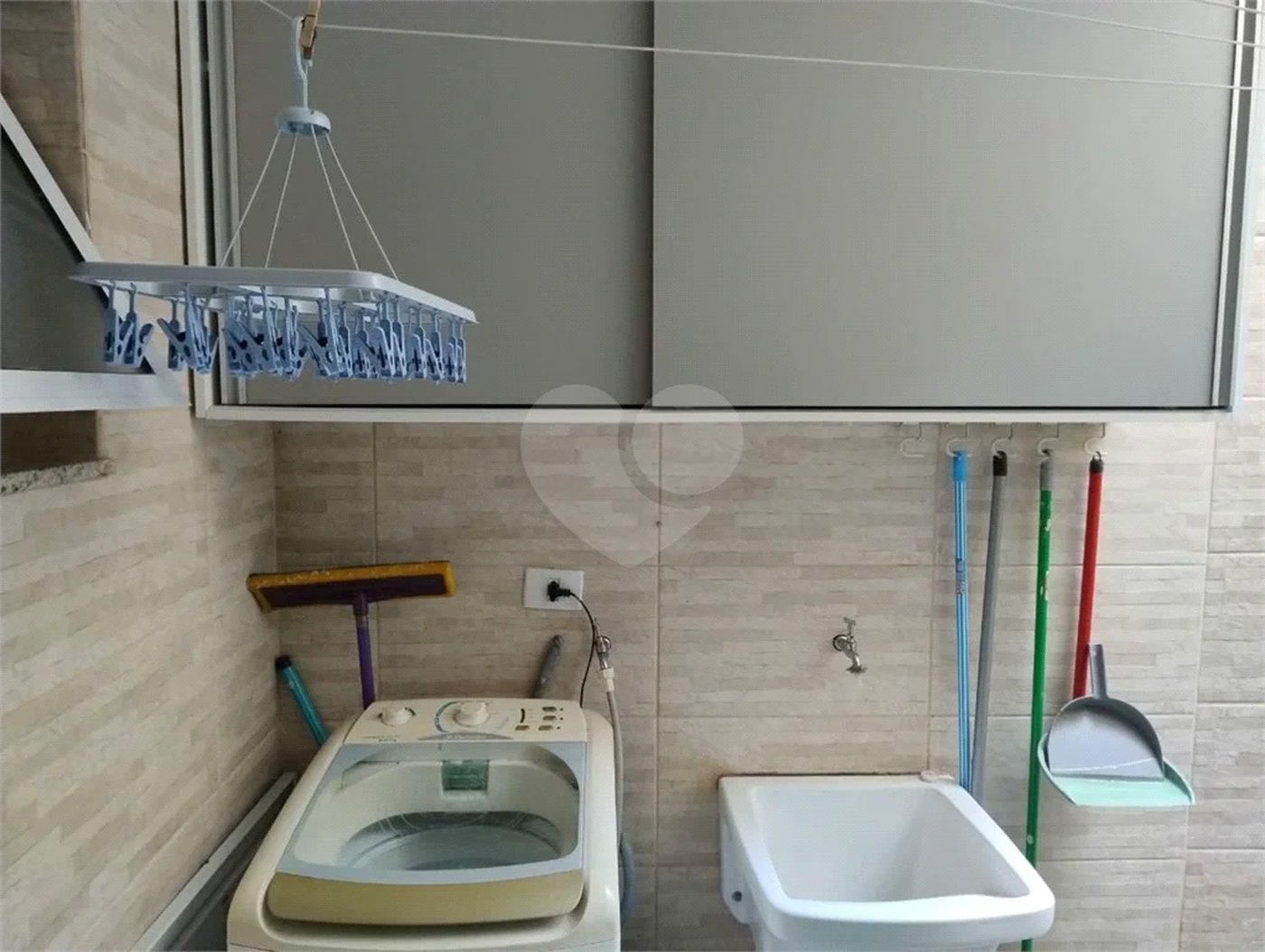 Vende-se Sobrado com 2 Suítes em Condomínio Fechado – Vila Ré