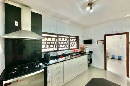 Casa à venda com 5 quartos, sendo 4 suítes,  no condomínio Parque dos Príncipes, São Paulo - SP
