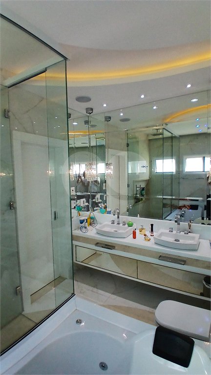 Casa à venda com 3 suítes no condomínio Figueira Garden, Atibaia - SP